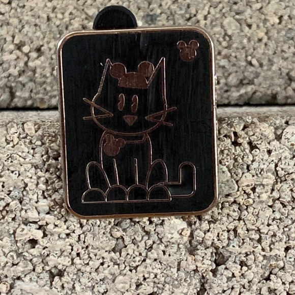 Disney Trading Pins - Picture 2 of 7